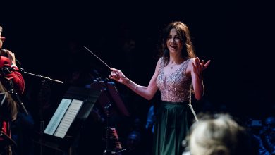 صورة أمل قرمازي تقود اوركسترا مزيكا في جولة عالمية تنطلق من جنيف وموعد استثنائي في ( باتاكلان ) وروائع فيروز