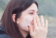 صورة واقي الشمس في الشتاء: لماذا لا يمكن الاستغناء عنه